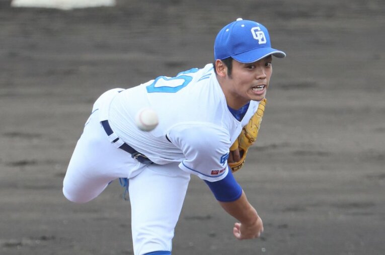 DeNAとの練習試合に登板した根尾 ／ photograph by SANKEI SHIMBUN