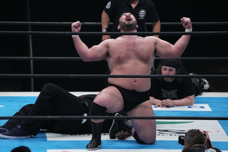 ドン・ファレに勝利したウルフアロン。5月3日、福岡国際センター　©Essei Hara
