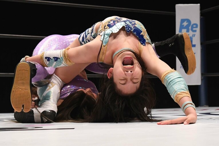 天咲光由のブリッジ。身体の柔らかさがよくわかる