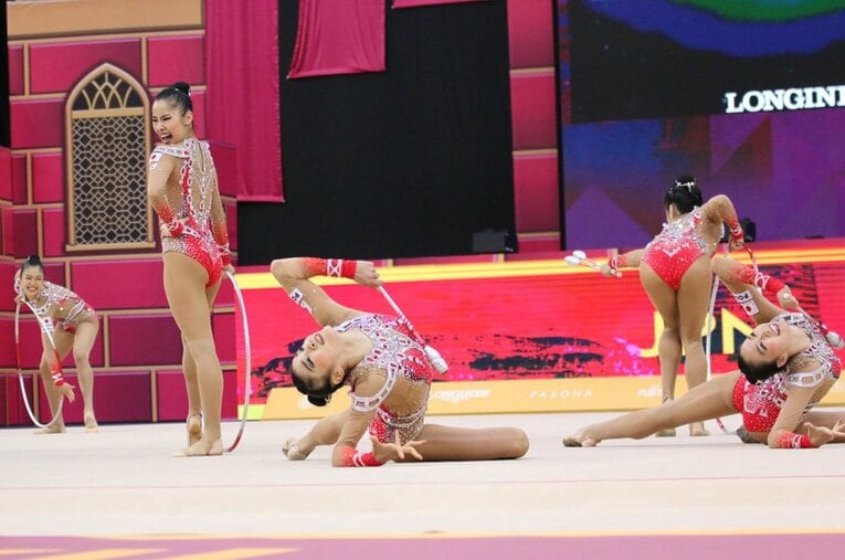 新体操日本代表が欧州勢破り金メダル。“恋”の指導やルール変更も追い風に。(3)