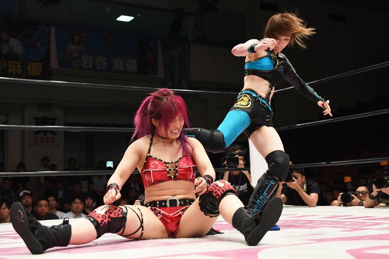 紫雷イオvs.岩谷麻優。2017年6月21日、後楽園ホール　©Essei Hara