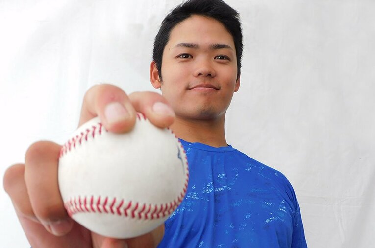 キャンプ地で取材に応じた根尾昂。投手転向3年目、異例の挑戦に取り組む現在地と打撃練習を続ける理由を問うた ／ photograph by Haruka Sato