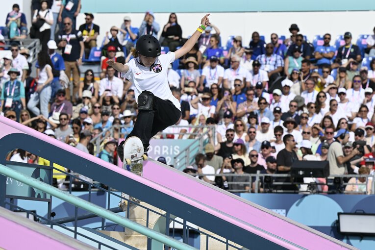 ベストトリック4本目、4位から一気に1位に。ビッグスピンフリップからのボードスライドを決める吉沢【1枚目／全3枚】　©Asami Enomoto／JMPA