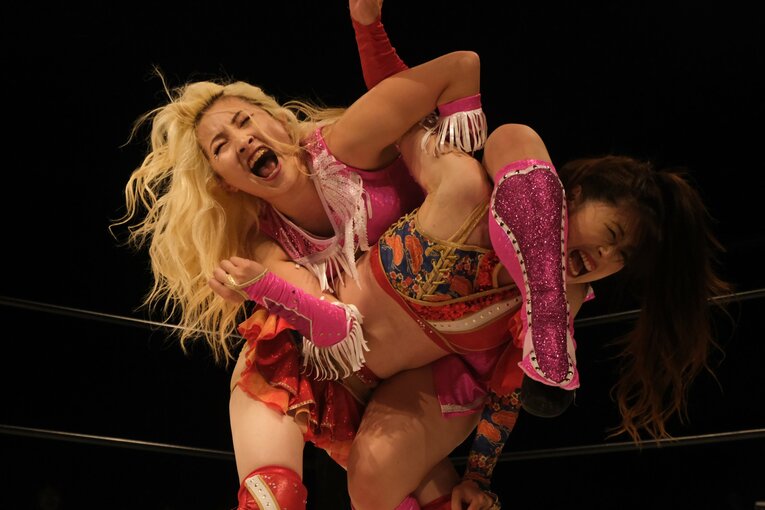 “闘うバービー人形”の急成長…見た目は派手でも練習熱心、Chi Chiをベテラン選手も絶賛「いきなり髪の毛掴んできたからね（笑）」(53)