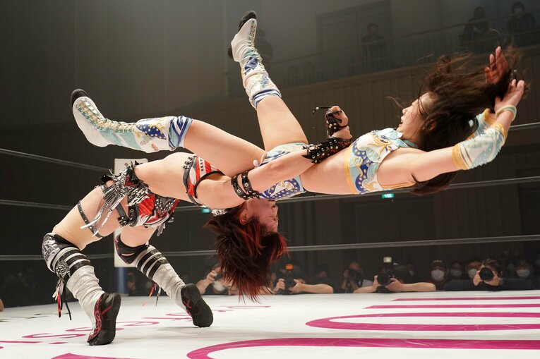 3月11日のデビュー戦で林下詩美のジャーマンスープレックスを浴びる