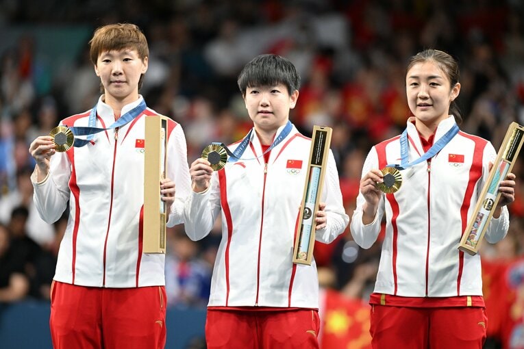 最強・中国のメンバー。左から王曼昱、孫穎莎、陳夢 ©Naoya Sanuki／JMPA