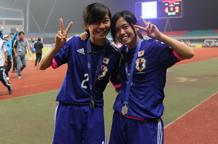 2015年の清水と長谷川。長年にわたってなでしこで戦い続ける盟友だ　©JFA/AFLO