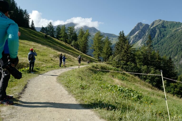 世界最高峰のトレイルランレース「UTMB」。全長約170km、登りの獲得標高差10000m、制限時間は46時間30分
