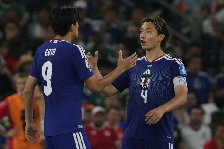 後藤啓介とキャプテン板倉滉　©Masashi Hara