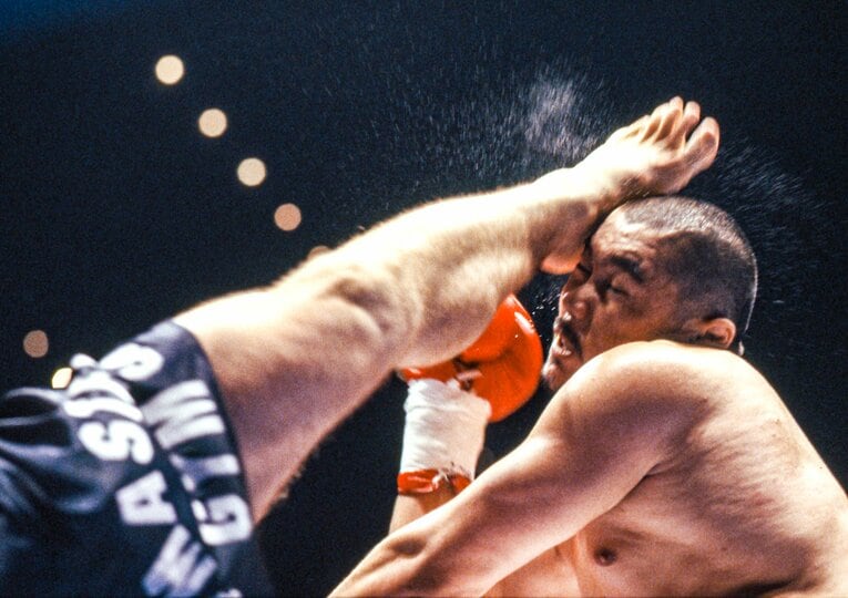 天田ヒロミの側頭部に左ハイキックが直撃した瞬間　©Susumu Nagao