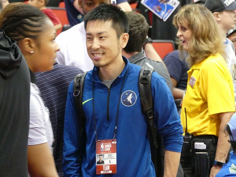 ミネソタ・ティンバーウルブスでアシスタントコーチを務めた吉本氏（2018年、筆者撮影）