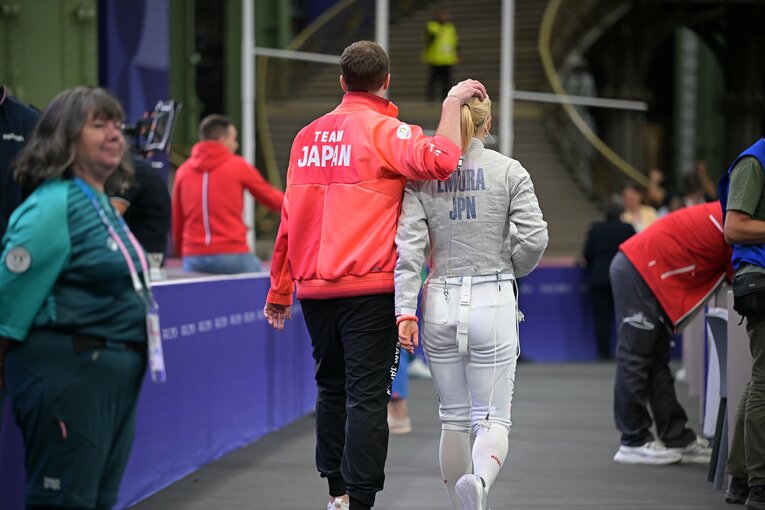 女子サーブル個人2回戦、江村美咲vs.オレナ・クラバツカ　©JMPA