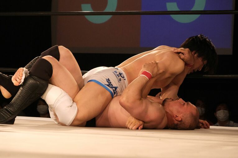 「腹立たしいんですよ」“2021年のUWF”は殺伐とした対抗戦に　佐藤光留はなぜ田村潔司に激怒したのか？(28)