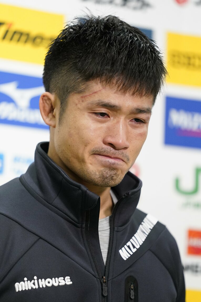あの日敗れたあと、記者会見で涙を見せた　©KYODO