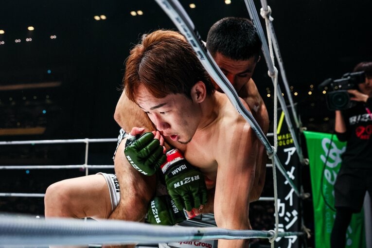 ラジャブアリ・シェイドゥラエフvs.朝倉未来。2025年12月31日、さいたまスーパーアリーナ　©RIZIN FF Susumu Nagao