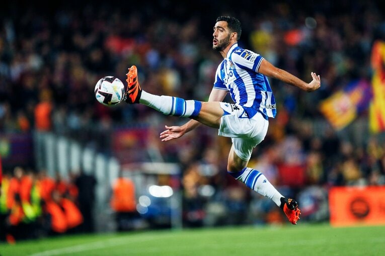 今季9点目！ 久保建英が凄まじい「バルサ撃破ドリブル、ブスケッツ退団・優勝セレモニーが同時に」カメラマンが見た“美しいカンプノウの夜”(68)