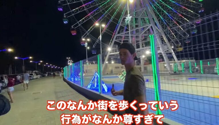 外出が叶わず、初めての街歩きに感情が高ぶる乙坂　写真は乙坂智YouTubeチャンネル『NICORAZON』より