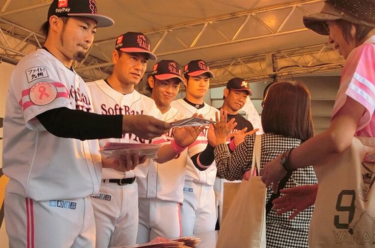 ホークスと「タカガールデー」の心。10月こそ球場をピンクに染めよう。(3)