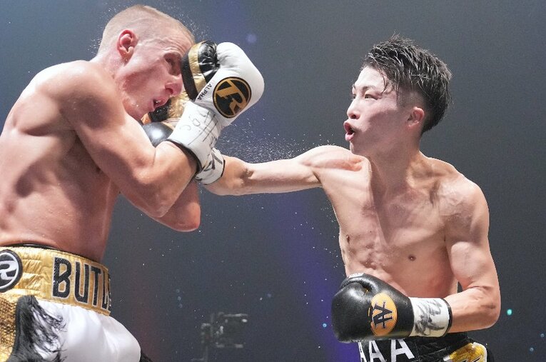 WBO王者のポール・バトラー（英国）に対し、11ラウンド1分9秒でKO勝ちした井上尚弥。世界で9人目、日本人初の4団体統一王者となった ／ photograph by Naoki Fukuda