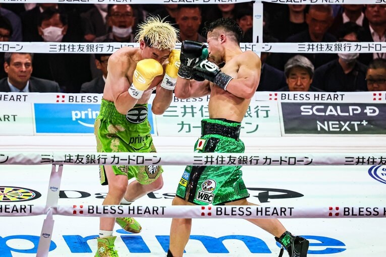 アッパーを連打する井上拓真（6枚目／全6枚） ©Susumu Nagao