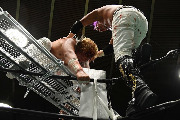 「死んでもいい覚悟なんていらねぇんだよ！」葛西純はエル・デスペラードに何を伝えたのか？ カメラマンが激写した“血と熱狂の23分30秒”(41)