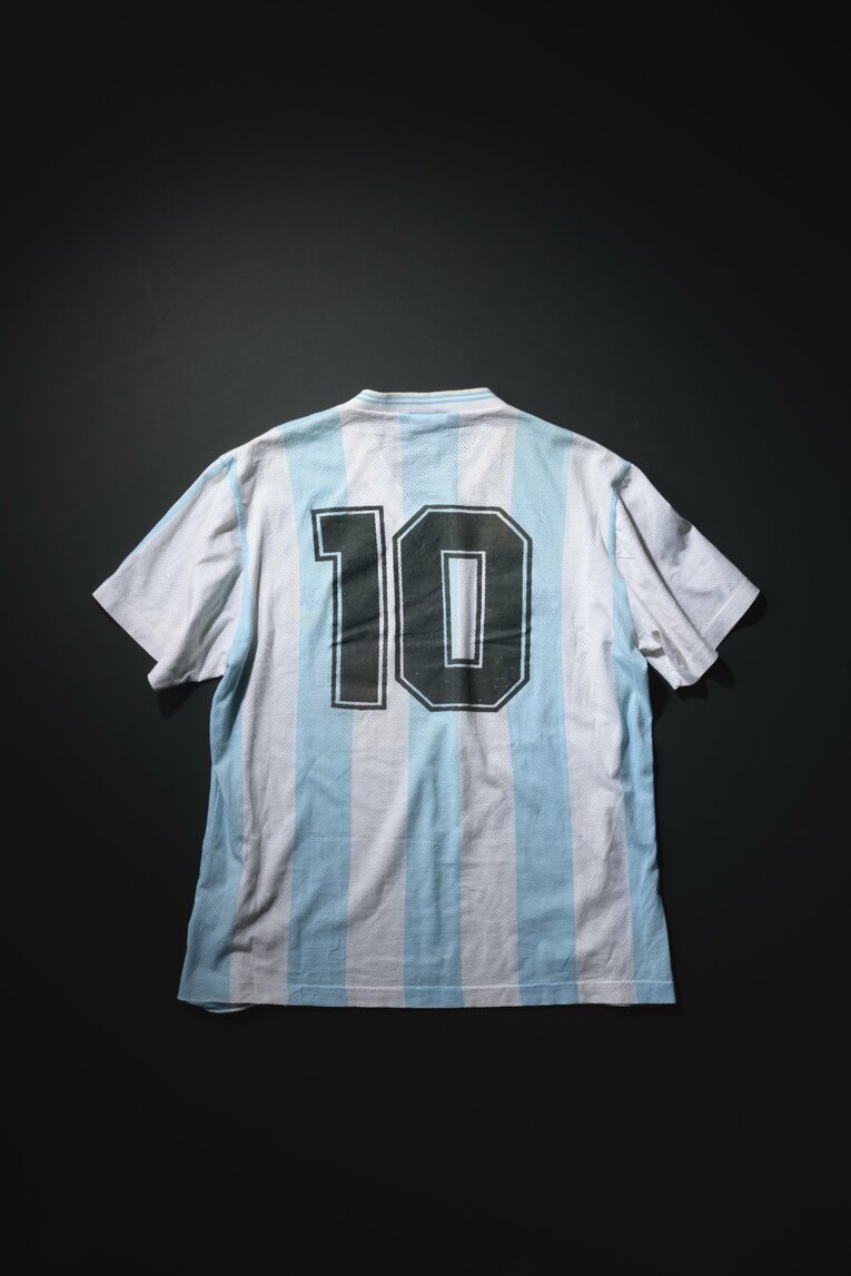 準優勝した1990年W杯でマラドーナが着たユニフォーム
