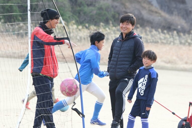 「お酒に逃げた」25歳で引退した堂安律の“元相棒”が初告白…“遠藤保仁の後継者”と呼ばれた天才パサーの後悔「なんであんな行動したんやろ」(16)