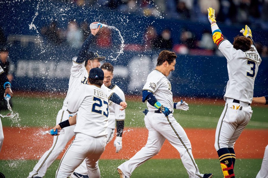 マクガフの空回りが逆転劇の呼び水に。第1戦 オリックス 4-3 ヤクルト<Number Web> photograph by Nanae Suzuki
