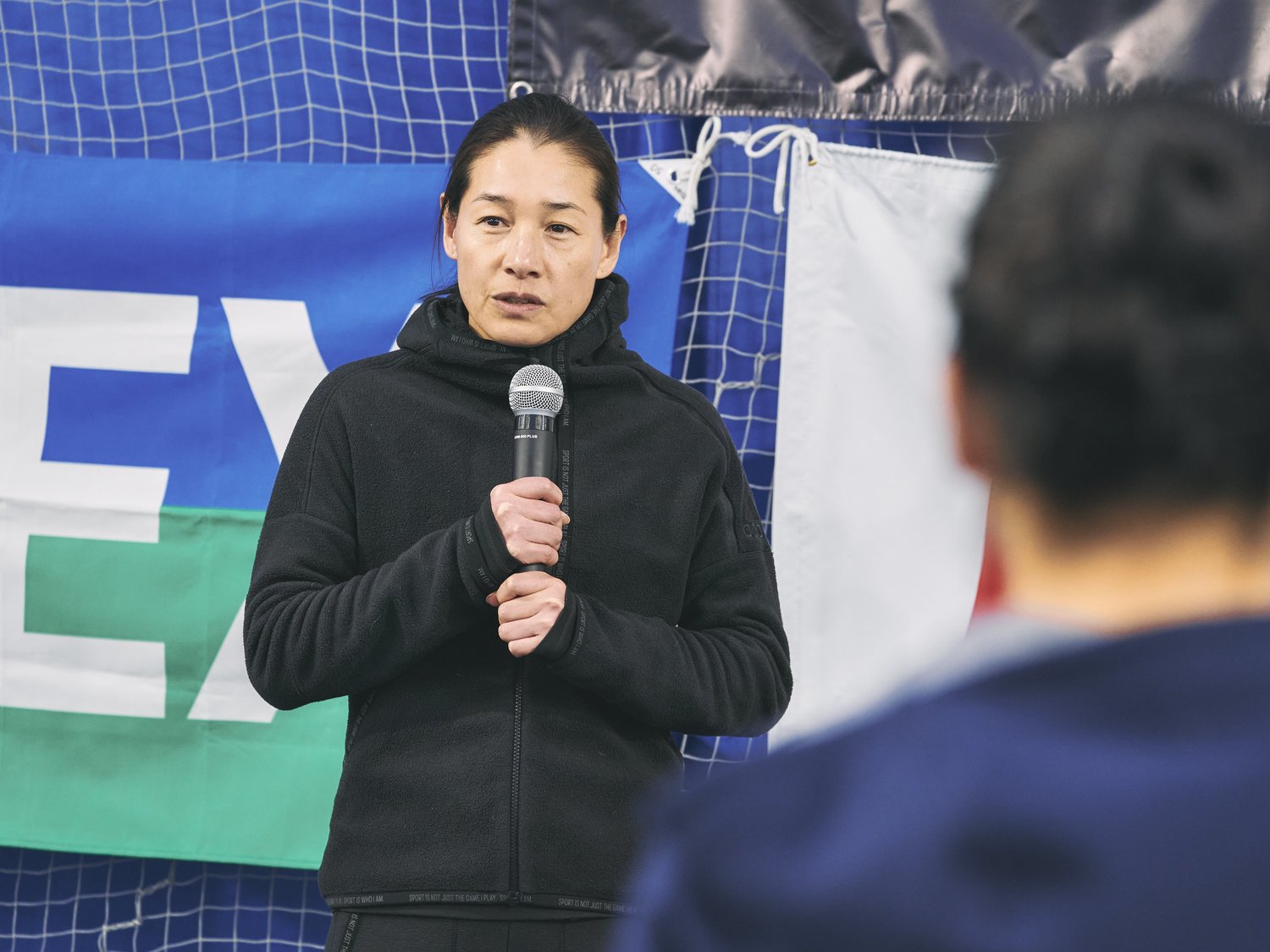 自身が立ち上げたトップジュニア育成プログラム『伊達公子×YONEX PROJECT ～Go for the GRAND SLAM』で挨拶をする伊達公子　©Yuki Suenaga