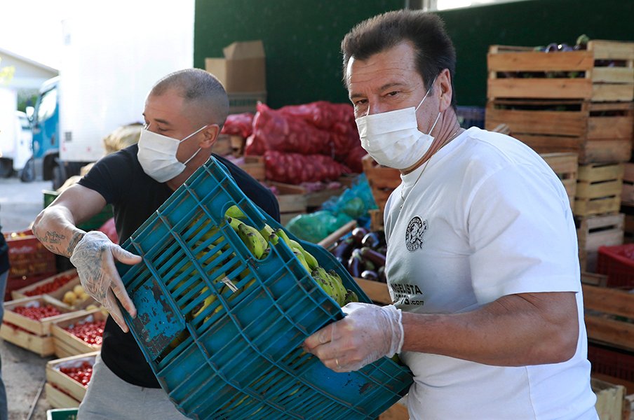 ドゥンガは食糧25トン、ジーコは？セレソン勇士のコロナ支援が物凄い。＜Number Web＞ photograph by REUTERS/AFLO