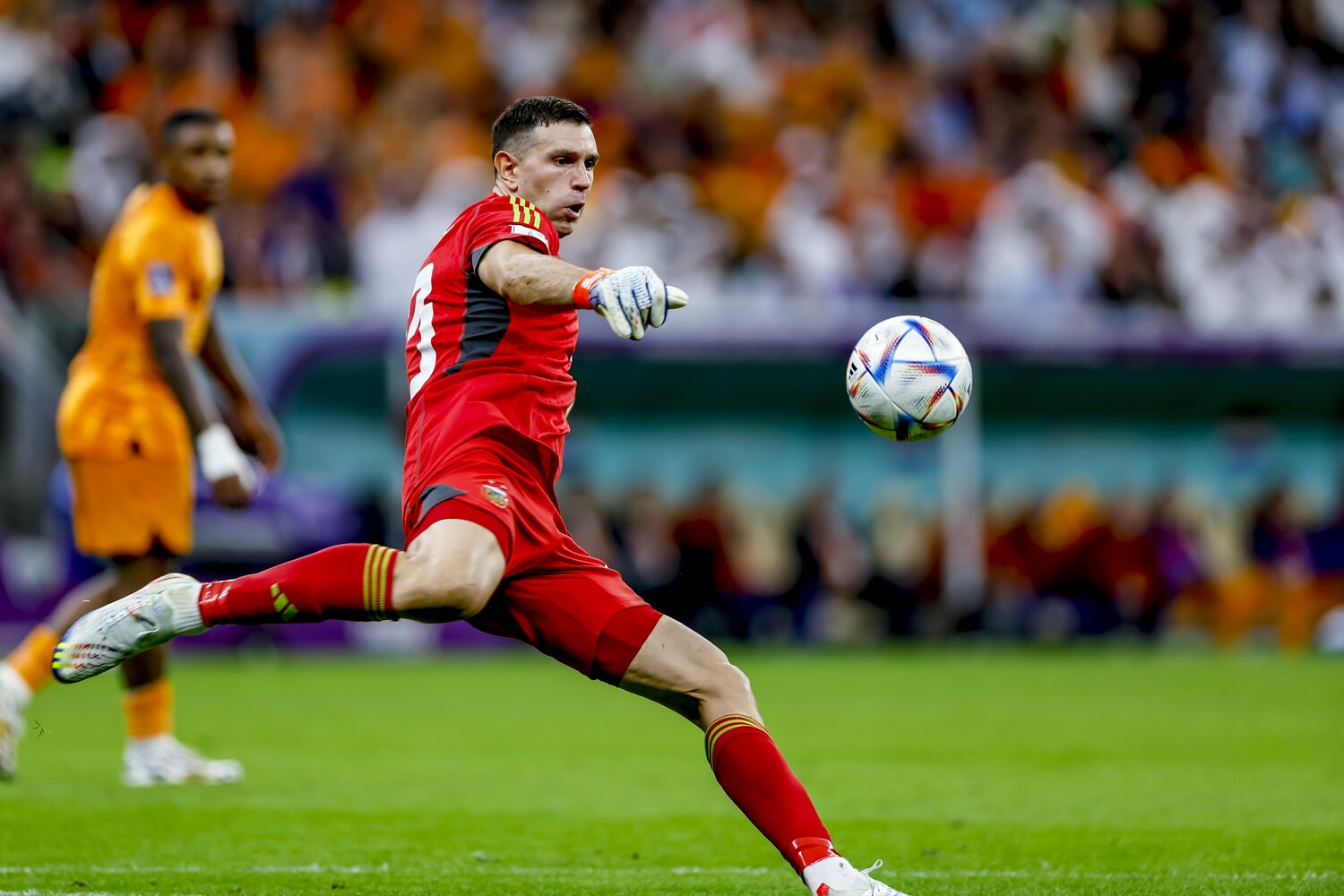 ヤシントロフィーはカタールW杯での活躍も記憶に新しいエミリアーノが選出された　©Kiichi Matsumoto/JMPA