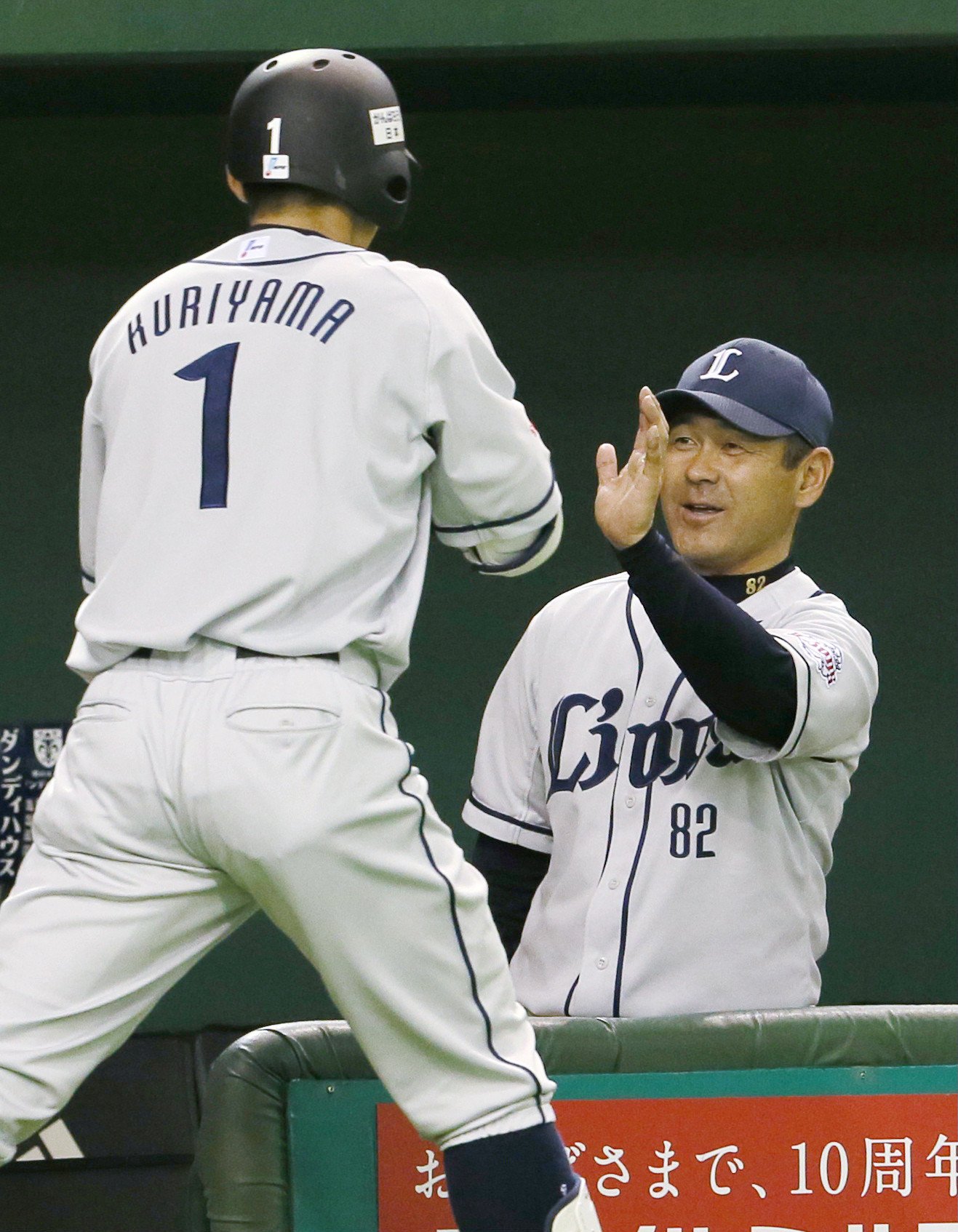 当時の田邊監督と栗山 ©JIJI PRESS