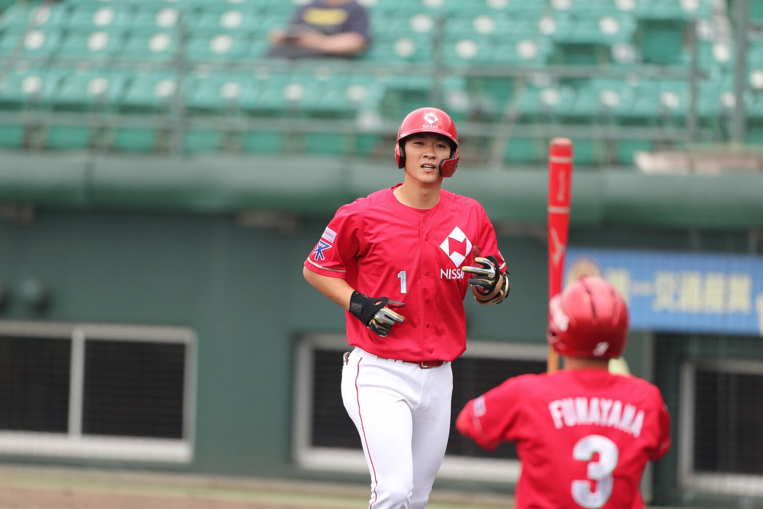 昨年5月の社会人野球JABA九州大会 日本生命対エナジック戦 日本生命・山田健太(左)©SANKEI SHIMBUN