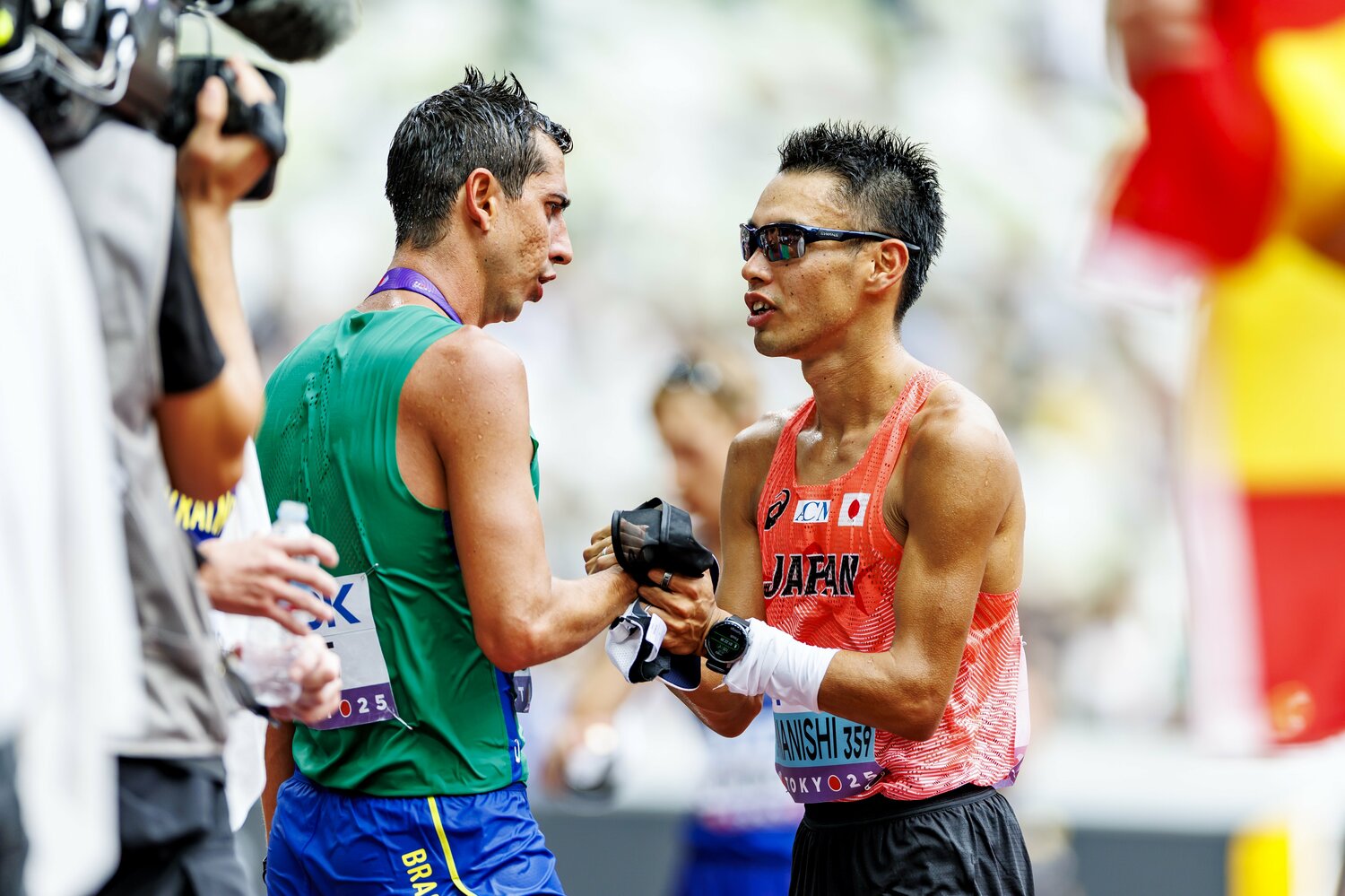 世界陸上で山西と握手するカイオ ©Kiichi Matsumoto