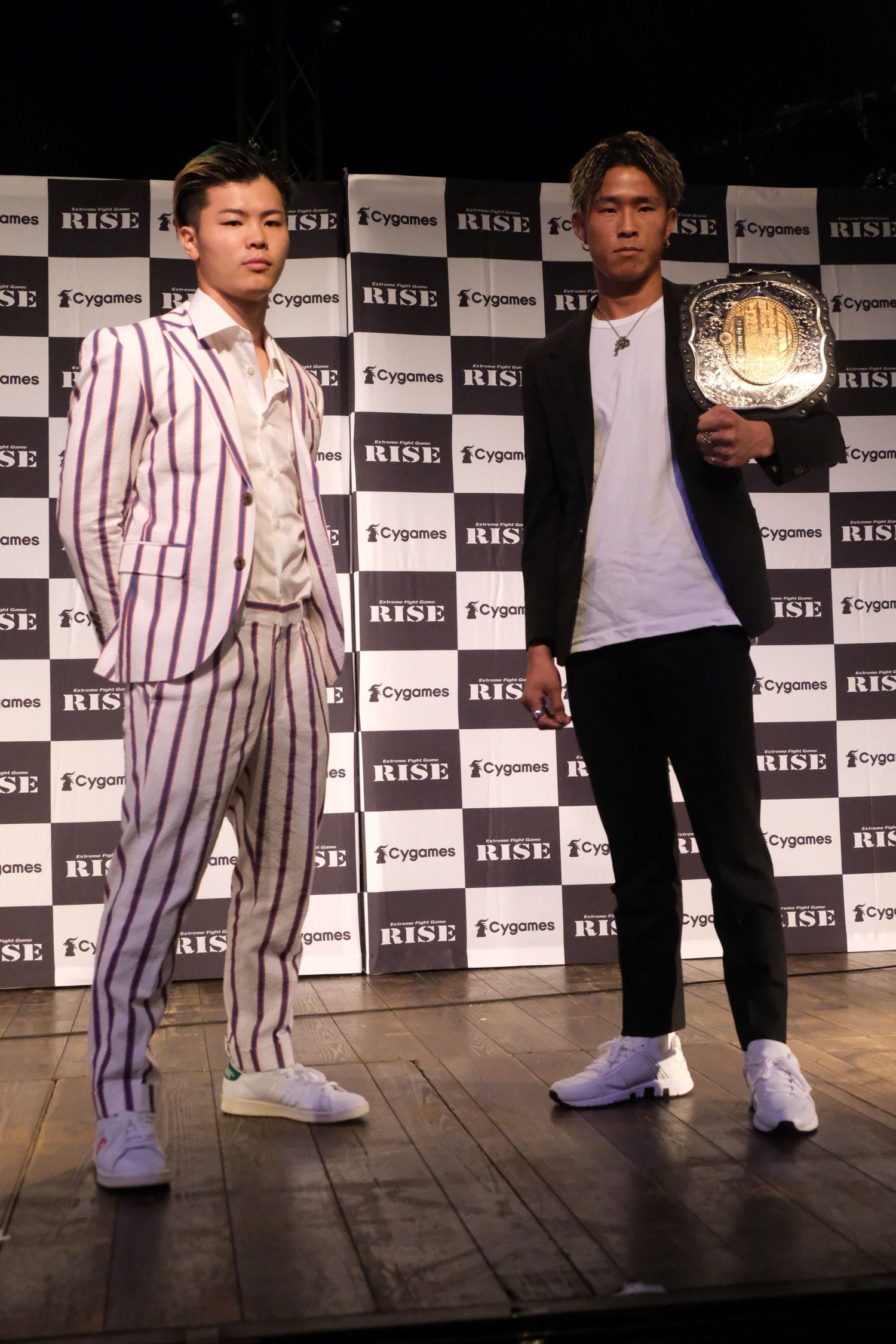 会見にて。左が那須川天心、右が鈴木真彦