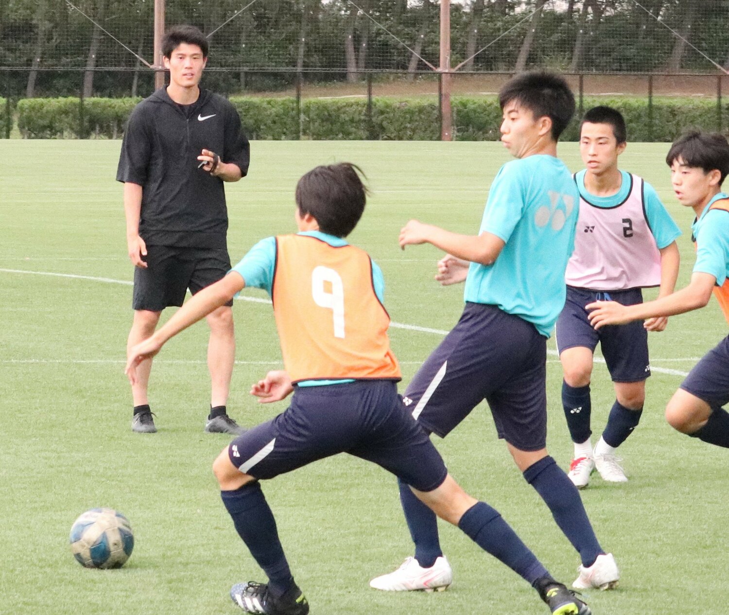 今年の夏には、古巣アビスパ福岡のアカデミーで指導した　©JIJI PRESS