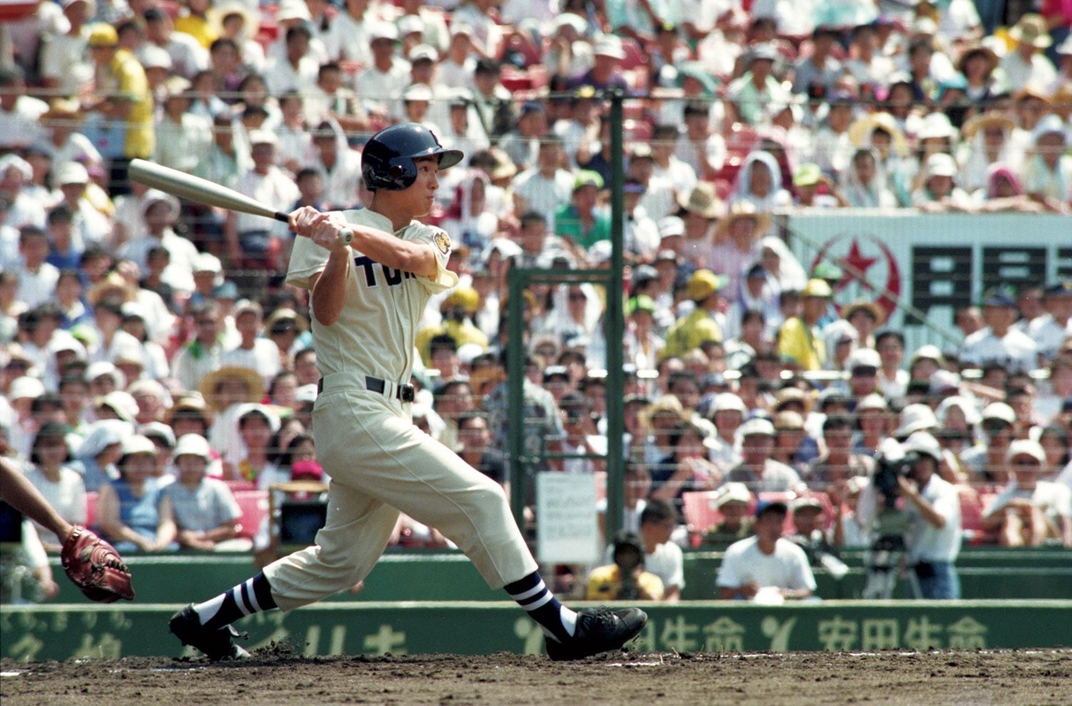 1992年8月10日 1回戦　桐蔭学園 4-5x 沖縄尚学　序盤から点を奪い合い、同点で迎えた延長12回裏。2死一、二塁で高橋が宜保公夫に右前打を浴び、送球を捕手が後逸しサヨナラ負け　Asahi Shimbun