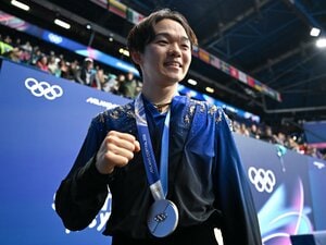 「攻めて、攻めて、攻めまくって」鍵山優真の攻撃精神…五輪2大会連続メダルに導いたフリー直前、父・正和コーチの言葉「全部転んだとしても…」
