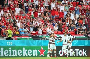 EUROで「観衆5万5662人」ハンガリーが“満員OKな理由” ワクチン接種率の高さと…【クリロナはプラティニ超え弾】