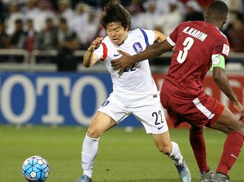 決勝で戦う日本と韓国は似た者同士？「自分達は弱者である」という思想。＜Number Web＞ photograph by AFLO
