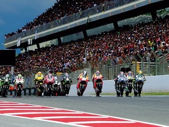今季のモトGPで白熱のレースが続く理由。~2強が呑んだ不利なルール改正~<Number Web> photograph by Satoshi Endo