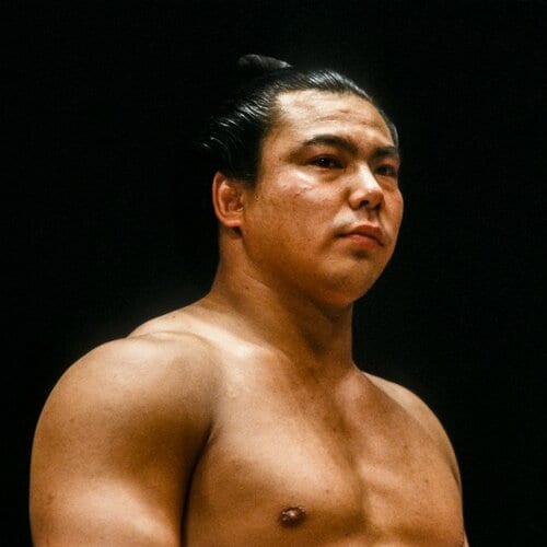 大横綱・千代の富士の引退Xデー取材にマスコミが押し寄せ…“35歳