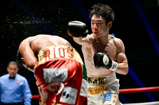 試合直前にあった“伏線”「この表情を見てみなよ」3階級制覇・寺地拳四朗のトレーナーが明かす完勝ウラ側…34歳でも「もっと成長できる」と感じた理由