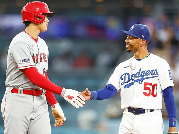 大谷翔平＋ドジャース＝“日本と縁深い”巡り合わせ「憧れるのはやめましょう」ベッツらが新同僚、日本人最多81勝は野茂英雄…“本塁打王”も？＜Number Web＞ photograph by Ronald Martinez/Getty Images