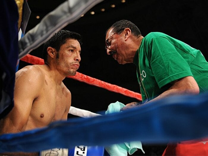 長谷川穂積をKOさせたメキシコの名伯楽の一言。～J・ゴンサレスの勝利の真相～＜Number Web＞ photograph by BOXING BEAT