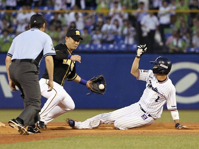 山田哲人が走って挑む歴史的偉業。連続成功の次は100％の盗塁王を！＜Number Web＞ photograph by Kyodo News