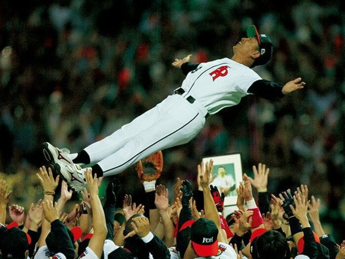 “史上最強のホークス”を松中信彦と斉藤和巳が語る「甲子園の地鳴りと博多駅の激励」【内弁慶シリーズ】<Number Web> photograph by Hideki Sugiyama