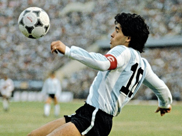 マラドーナに聞いた「“伝説”として崇められることをどう思いますか