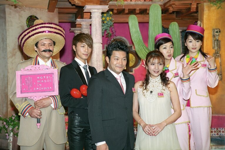 新番組の発表会見に出席する北陽・伊藤さおり（一番右、写真は2004年3月）©︎JIJI PRESS