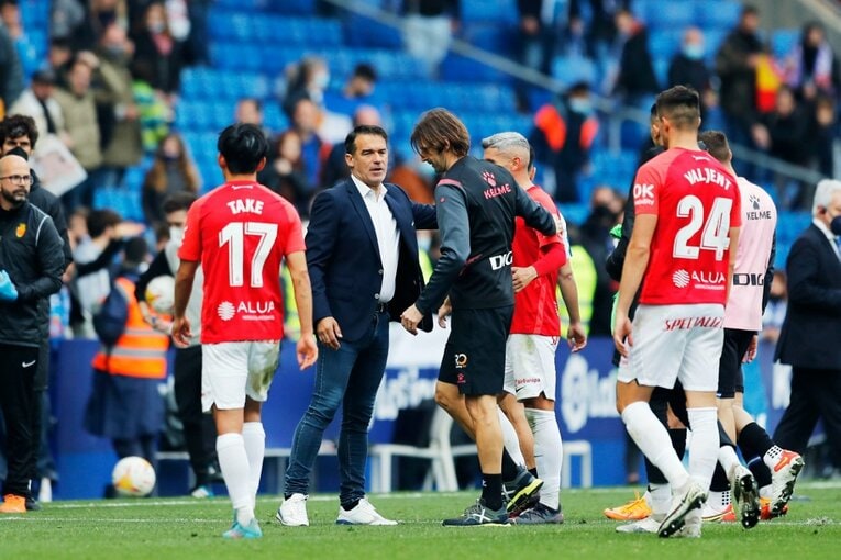 久保建英の祈りと必死さも実らず「先発落ち→6連敗で降格圏」に倒れ込み… 監督解任マジョルカの序列は変わるのか〈撮影者の視点〉(37)